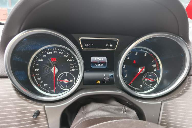 Used Mercedes-Benz GLE 2019 GLE 320 4MATIC Luxury Collection Edition Odometer Close Up
