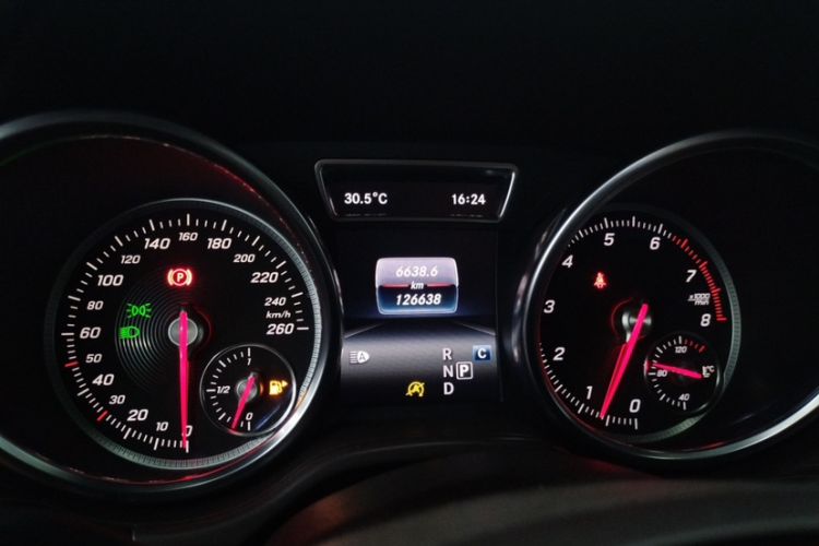 Used Mercedes-Benz GLE 2019 GLE 320 4MATIC Dynamic Edition Prestige Model Odometer Close Up