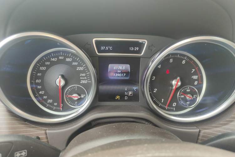 Used Mercedes-Benz GLE 2019 GLE 320 4MATIC Dynamic Edition Prestige Model Odometer Close Up