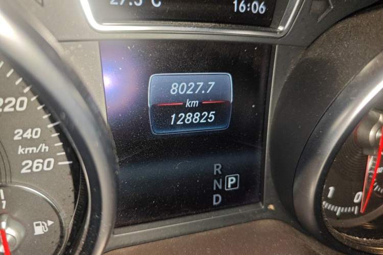 Used Mercedes-Benz GLE 2019 GLE 320 4MATIC Dynamic Edition Prestige Model Odometer Close Up