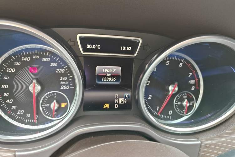 Used Mercedes-Benz GLE 2019 GLE 320 4MATIC Dynamic Edition Prestige Model Odometer Close Up