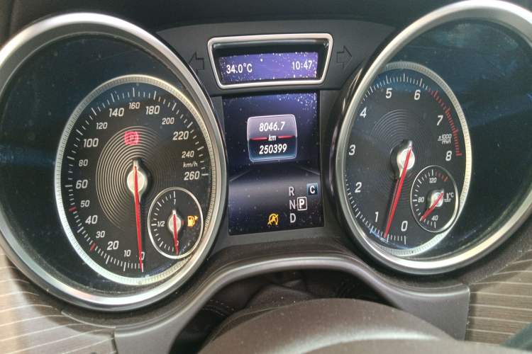 Used Mercedes-Benz GLE 2019 GLE 400 4MATIC Exclusive Edition Odometer Close Up