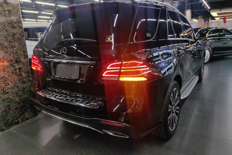 Used Mercedes-Benz GLE 2019 GLE 400 4MATIC Exclusive Edition Rear Right 45 Deg