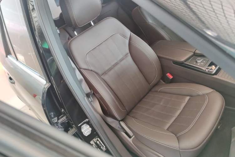 Used Mercedes-Benz GLE 2019 GLE 320 4MATIC Dynamic Edition Prestige Model Right Front Seat