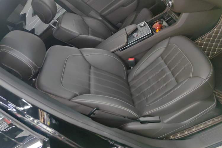 Used Mercedes-Benz GLE 2019 GLE 400 4MATIC Exclusive Edition Right Front Seat