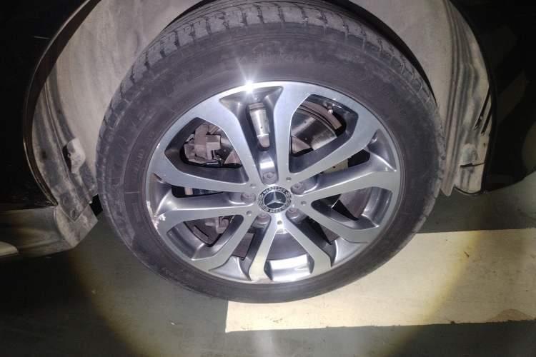 Used Mercedes-Benz GLE 2019 GLE 320 4MATIC Dynamic Edition Prestige Model Right Front Wheel Hub
