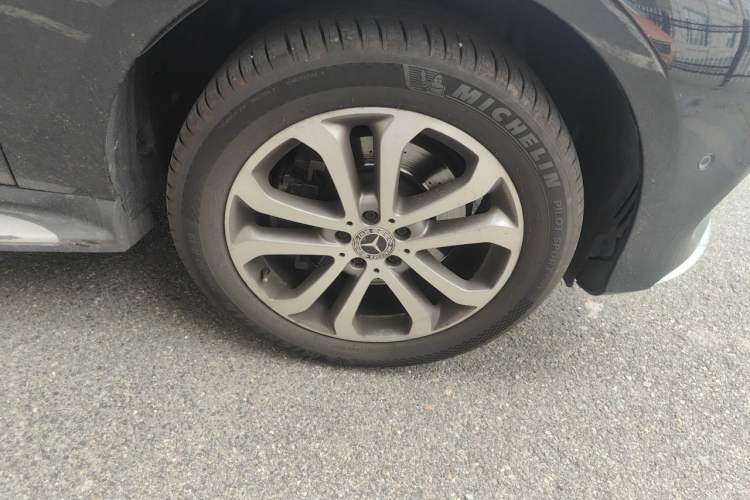 Used Mercedes-Benz GLE 2019 GLE 320 4MATIC Dynamic Edition Prestige Model Right Front Wheel Hub