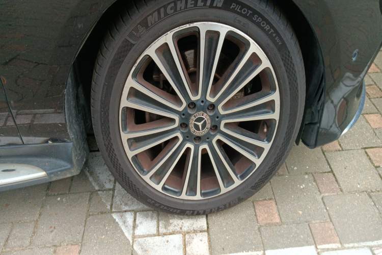 Used Mercedes-Benz GLE 2019 GLE 400 4MATIC Exclusive Edition Right Front Wheel Hub