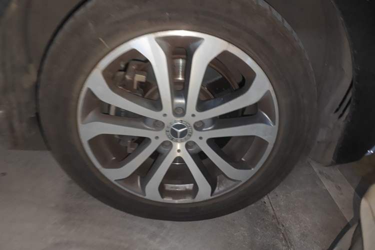 Used Mercedes-Benz GLE 2019 GLE 320 4MATIC Dynamic Edition Prestige Model Right Front Wheel Hub