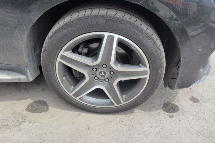 Used Mercedes-Benz GLE 2019 GLE 400 4MATIC Exclusive Edition Right Front Wheel Hub
