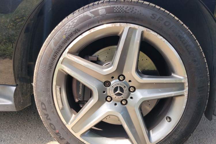Used Mercedes-Benz GLE  Right Front Wheel Hub