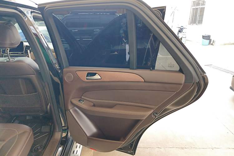 Used Mercedes-Benz GLE 2019 GLE 400 4MATIC Exclusive Edition Right Rear Door Interior