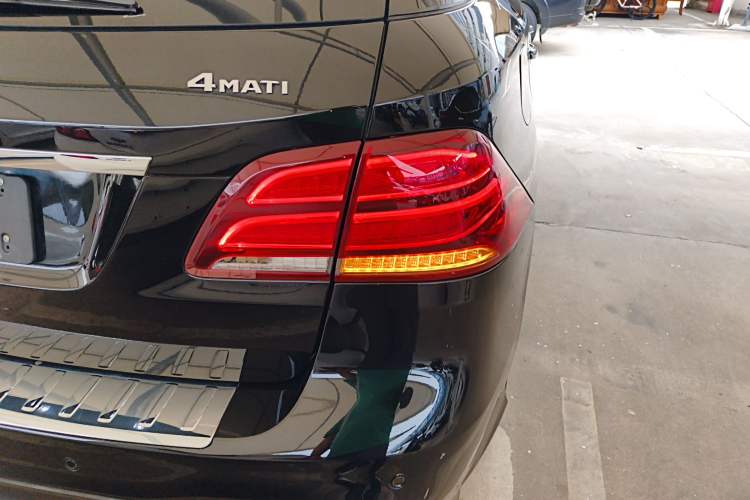 Used Mercedes-Benz GLE 2019 GLE 400 4MATIC Exclusive Edition Right Rear Taillight