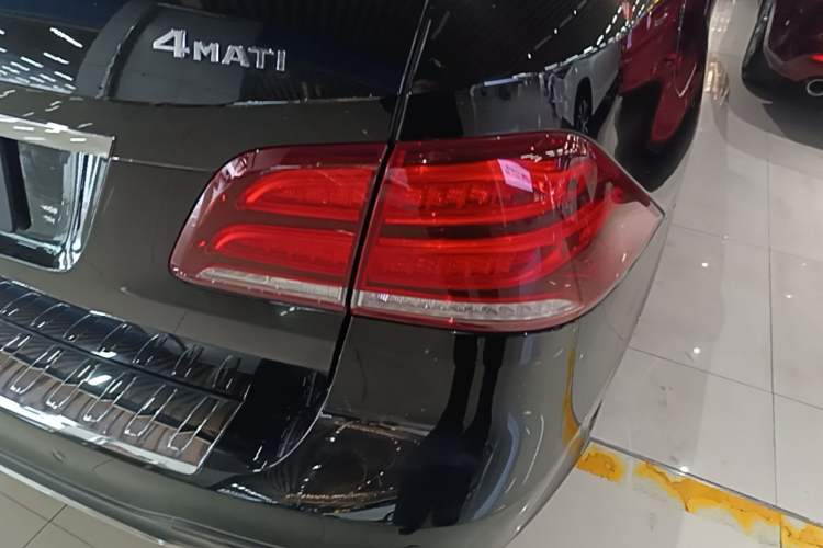 Used Mercedes-Benz GLE 2019 GLE 320 4MATIC Luxury Collection Edition Right Rear Taillight