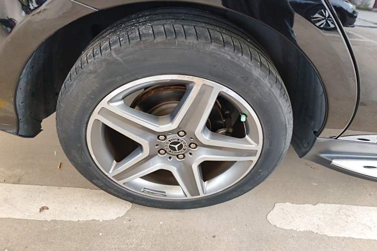 Used Mercedes-Benz GLE 2019 GLE 400 4MATIC Exclusive Edition Right Rear Wheel Hub