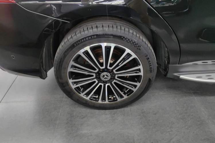 Used Mercedes-Benz GLE 2019 GLE 400 4MATIC Exclusive Edition Right Rear Wheel Hub