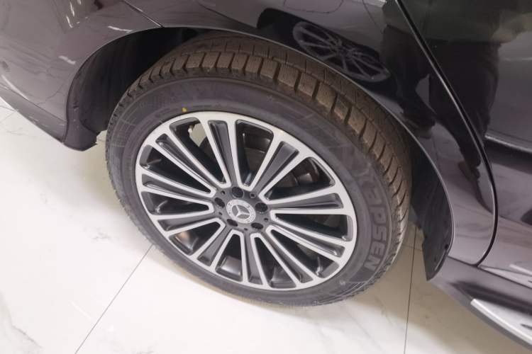 Used Mercedes-Benz GLE 2019 GLE 400 4MATIC Exclusive Edition Right Rear Wheel Hub