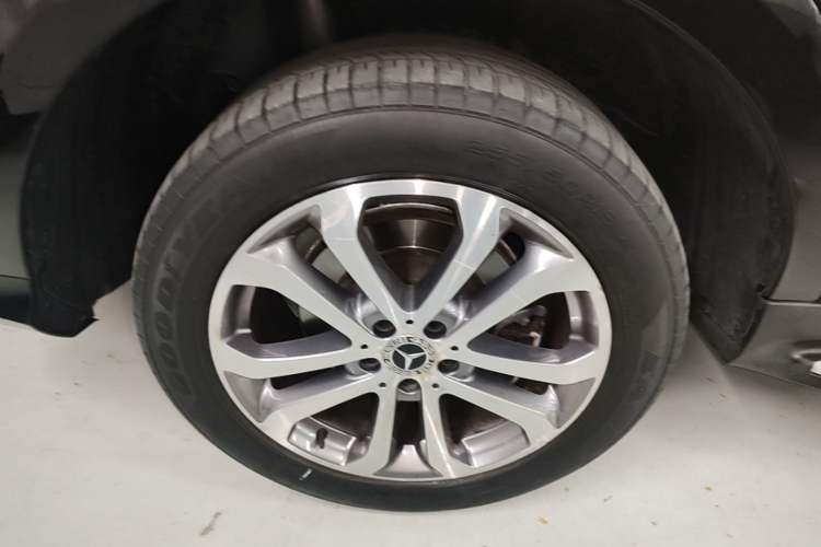 Used Mercedes-Benz GLE 2019 GLE 320 4MATIC Dynamic Edition Prestige Model Right Rear Wheel Hub