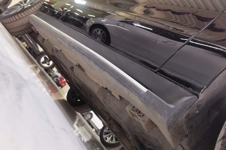 Used Mercedes-Benz GLE 2019 GLE 400 4MATIC Exclusive Edition Right Side Sill
