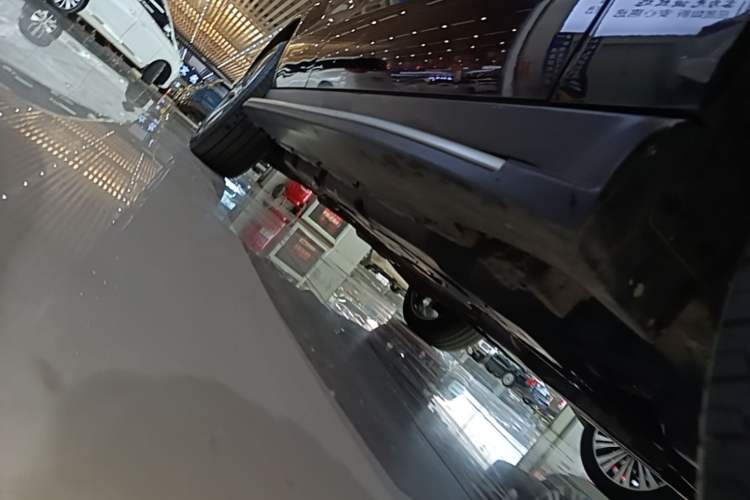 Used Mercedes-Benz GLE 2019 GLE 320 4MATIC Luxury Collection Edition Right Side Sill