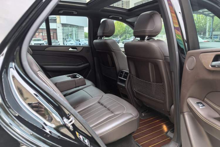 Used Mercedes-Benz GLE 2019 GLE 320 4MATIC Luxury Collection Edition Steering Wheel