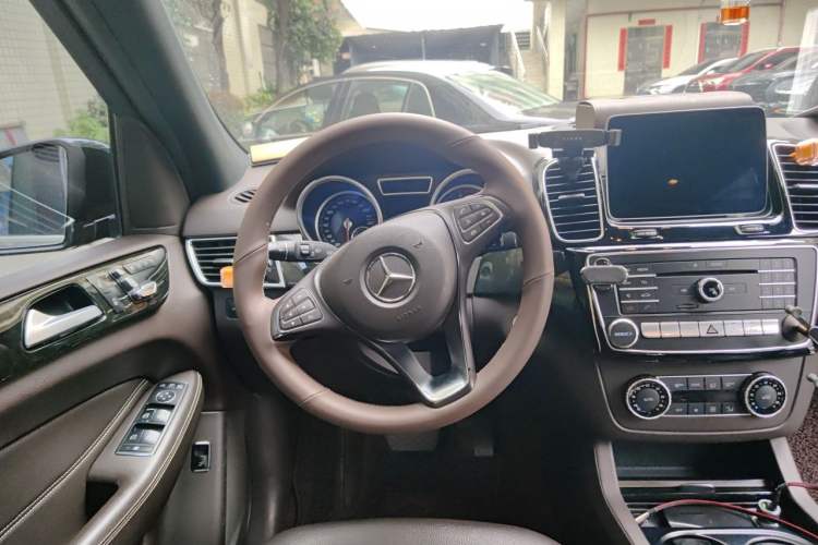 Used Mercedes-Benz GLE 2019 GLE 400 4MATIC Exclusive Edition Steering Wheel