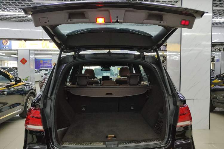 Used Mercedes-Benz GLE 2019 GLE 320 4MATIC Luxury Collection Edition Trunk