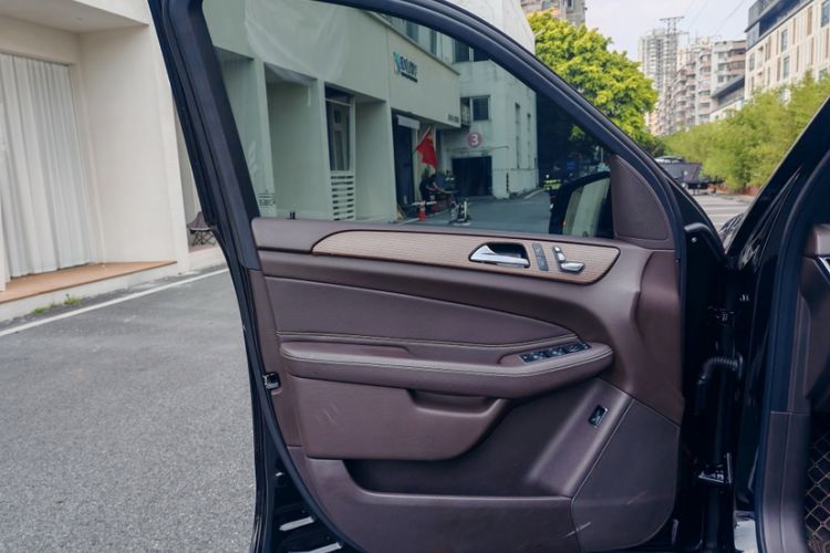 Used Mercedes-Benz GLE 2019 GLE 320 4MATIC Dynamic Edition Prestige Model Interior 3