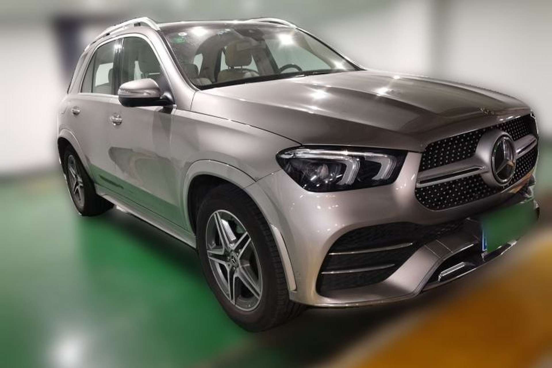 Used Mercedes-Benz GLE  Front Right 45 Deg