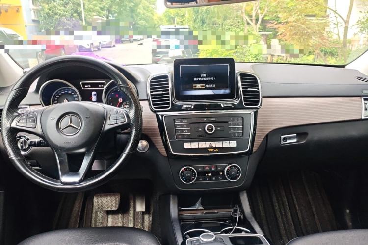 Used Mercedes-Benz GLE 2019 GLE 320 4MATIC Dynamic Edition Prestige Model Center Console
