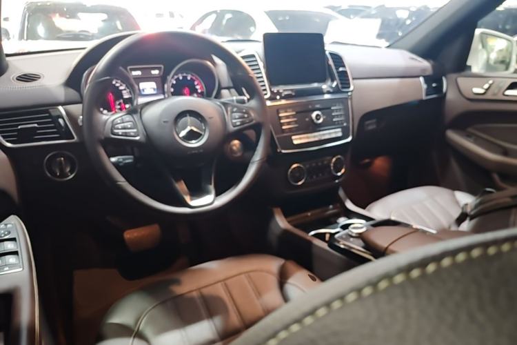 Used Mercedes-Benz GLE 2019 GLE 320 4MATIC Luxury Collection Edition Center Console