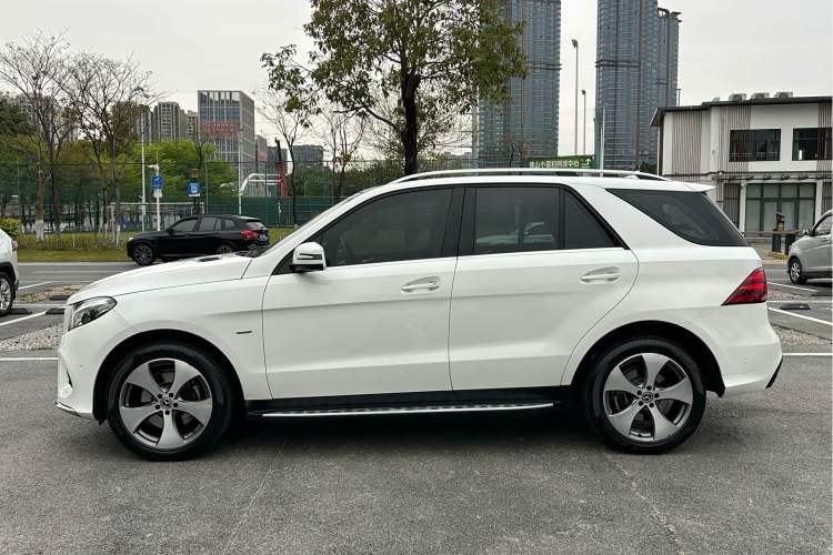 Used Mercedes-Benz GLE 2019 GLE 320 4MATIC Luxury Collection Edition Exterior 5