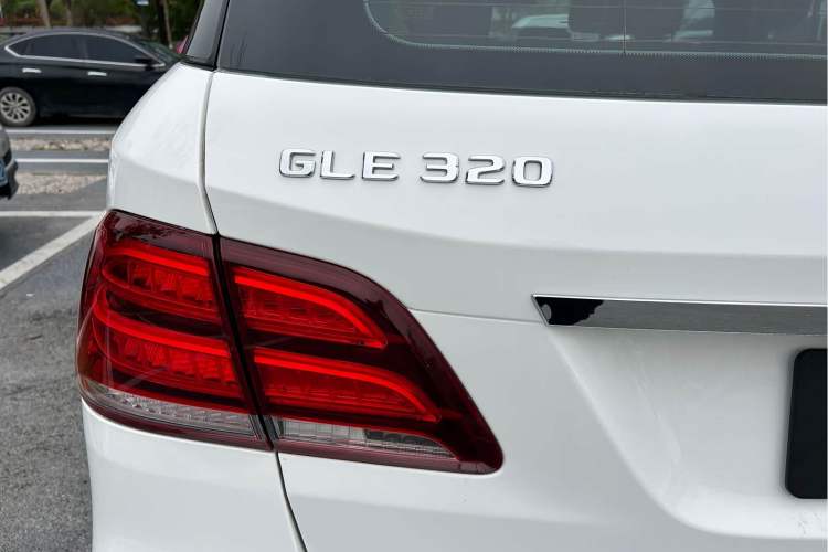 Used Mercedes-Benz GLE 2019 GLE 320 4MATIC Luxury Collection Edition Exterior 9