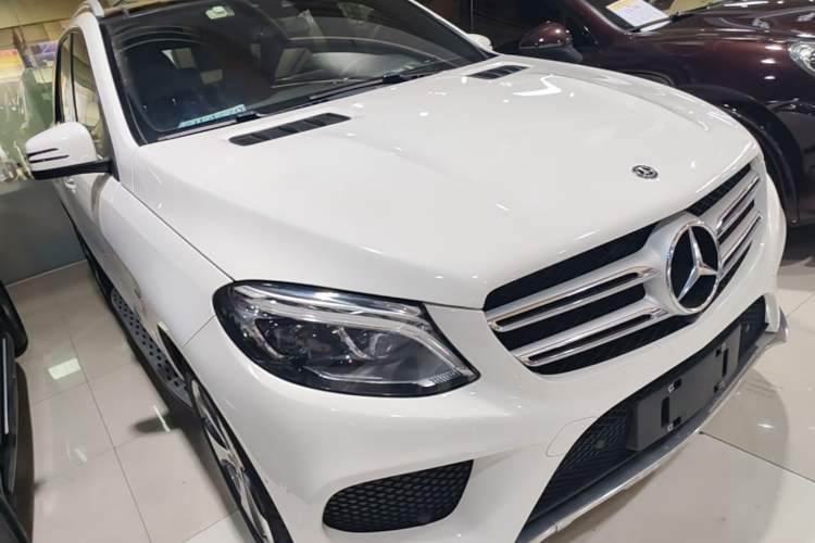 Used Mercedes-Benz GLE 2019 GLE 320 4MATIC Luxury Collection Edition Front Right 45 Deg