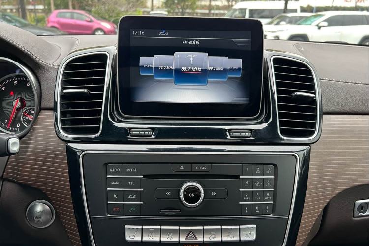 Used Mercedes-Benz GLE 2019 GLE 320 4MATIC Luxury Collection Edition Interior 10