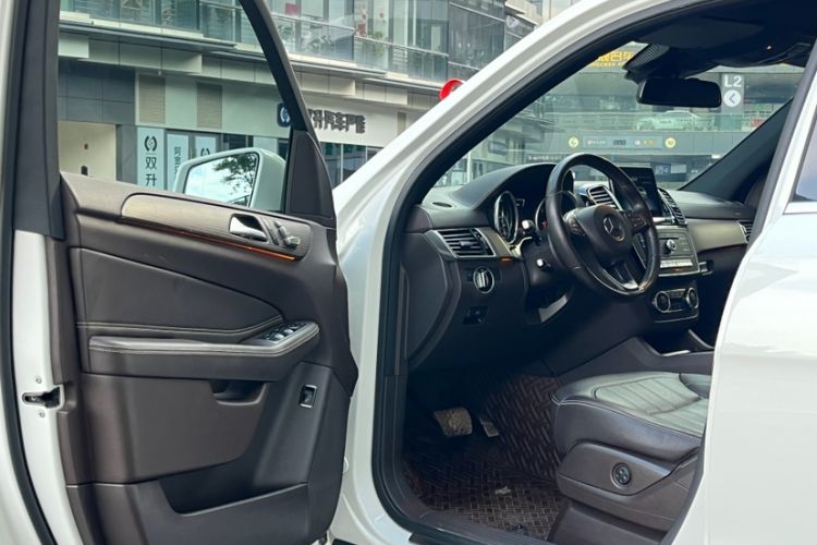 Used Mercedes-Benz GLE 2019 GLE 320 4MATIC Dynamic Edition Prestige Model Interior 2
