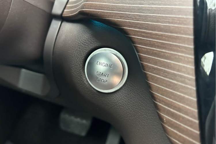 Used Mercedes-Benz GLE 2019 GLE 320 4MATIC Luxury Collection Edition Interior 4