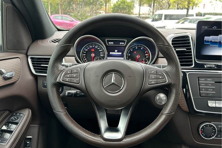Used Mercedes-Benz GLE 2019 GLE 320 4MATIC Luxury Collection Edition Interior 5