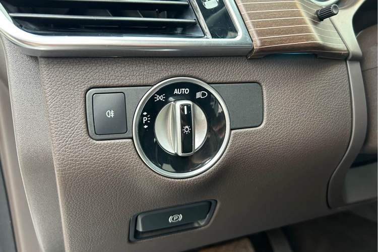 Used Mercedes-Benz GLE 2019 GLE 320 4MATIC Luxury Collection Edition Interior 6