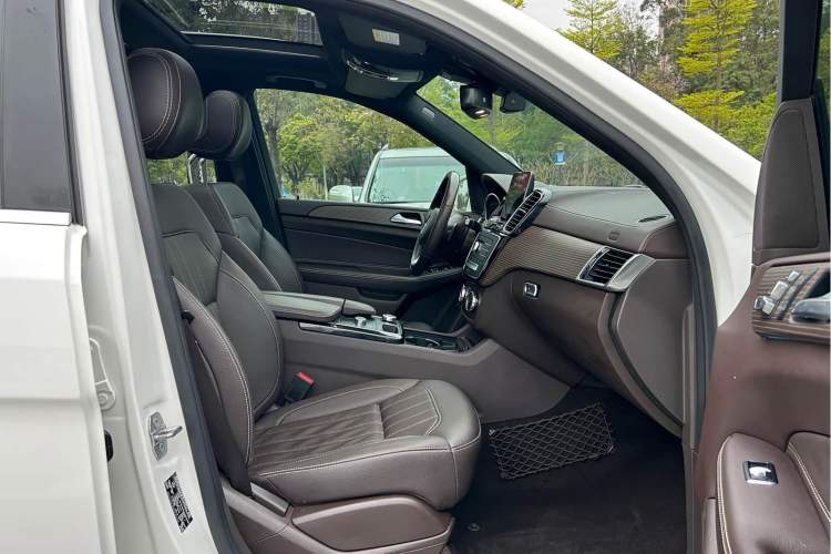 Used Mercedes-Benz GLE 2019 GLE 320 4MATIC Luxury Collection Edition Interior 9