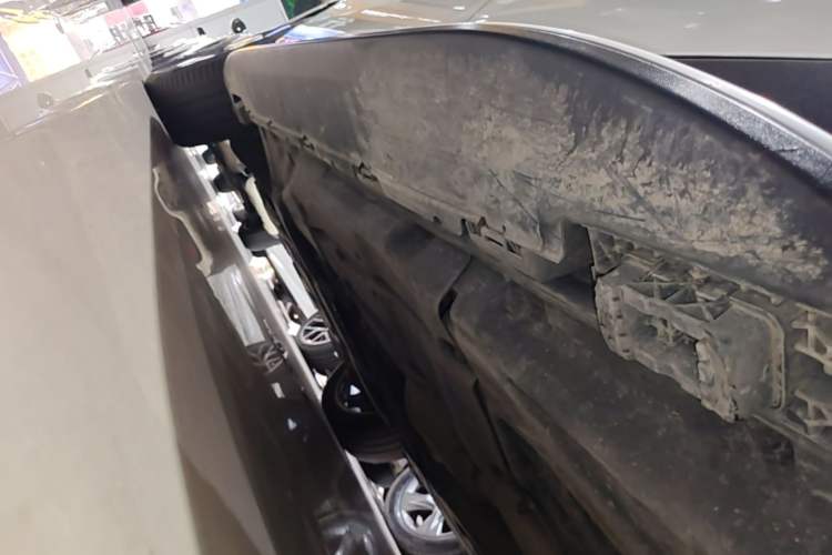 Used Mercedes-Benz GLE 2019 GLE 320 4MATIC Luxury Collection Edition Left Side Sill