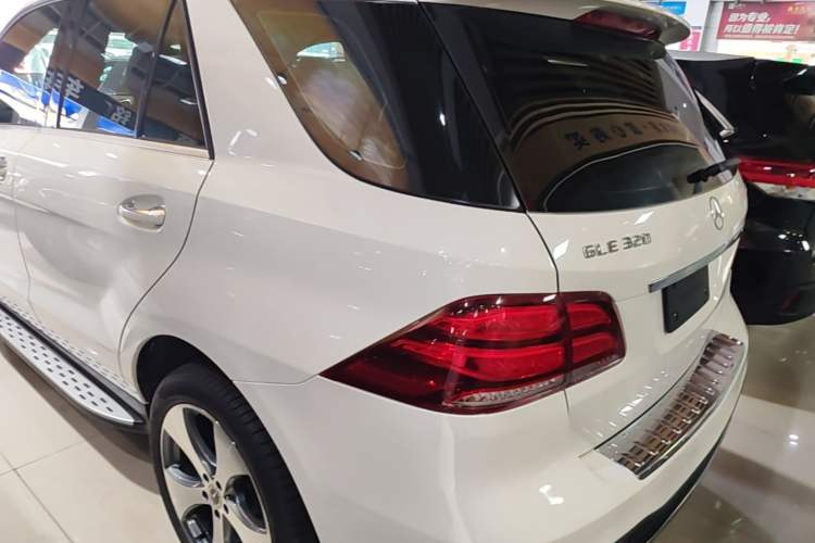 Used Mercedes-Benz GLE 2019 GLE 320 4MATIC Luxury Collection Edition Rear Left 45 Deg