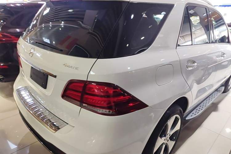Used Mercedes-Benz GLE 2019 GLE 320 4MATIC Luxury Collection Edition Rear Right 45 Deg