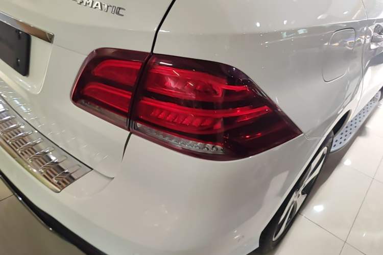 Used Mercedes-Benz GLE 2019 GLE 320 4MATIC Luxury Collection Edition Right Rear Taillight