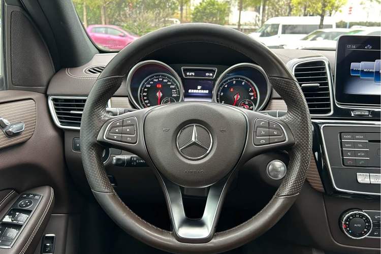 Used Mercedes-Benz GLE 2019 GLE 320 4MATIC Luxury Collection Edition Steering Wheel