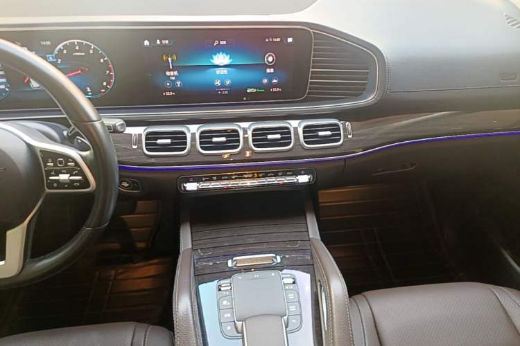 Used Mercedes-Benz GLE 2020 Restyled GLE 350 4MATIC Fashion Edition Audio And AC Panel