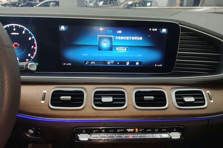 Used Mercedes-Benz GLE 2020 GLE 350 4MATIC Luxury Model Audio And AC Panel