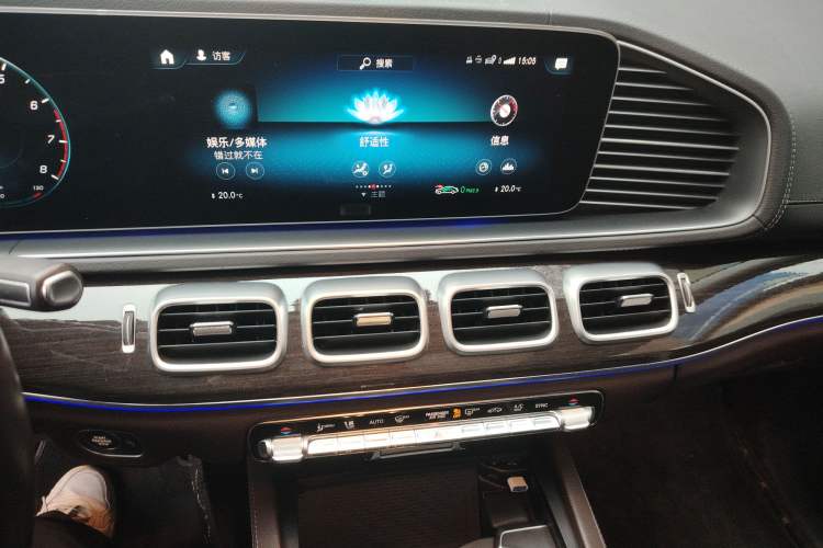 Used Mercedes-Benz GLE 2020 GLE 350 4MATIC Dynamic Edition Audio And AC Panel