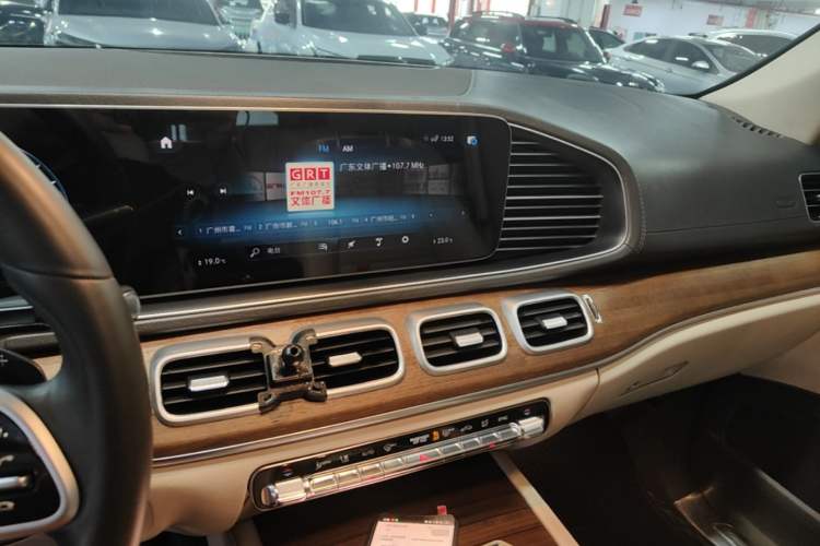 Used Mercedes-Benz GLE 2020 GLE 350 4MATIC Luxury Model Audio And AC Panel