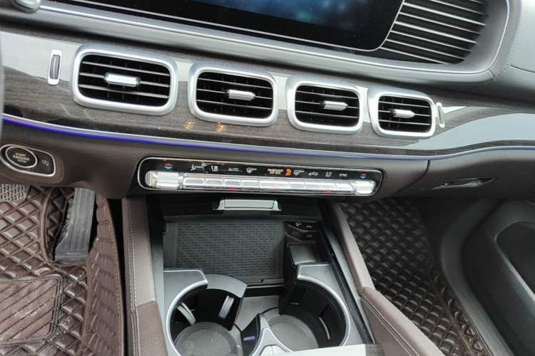 Used Mercedes-Benz GLE 2020 Restyled GLE 350 4MATIC Fashion Edition Audio And AC Panel